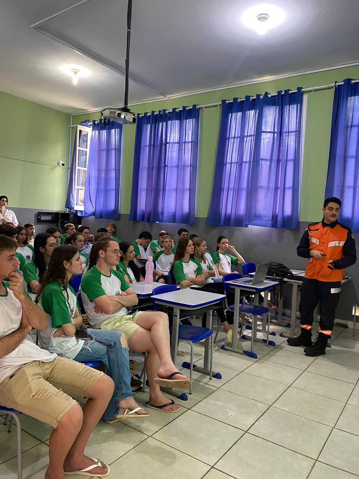 Sedu Projeto Em Escola De Afonso Cl Udio Apresenta Profiss Es Para